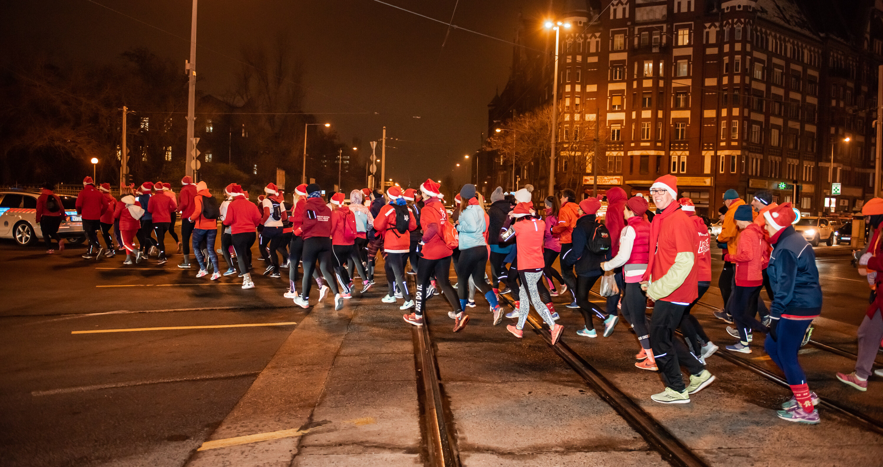 Idén is futva visszük a mosolyt a kórházakba